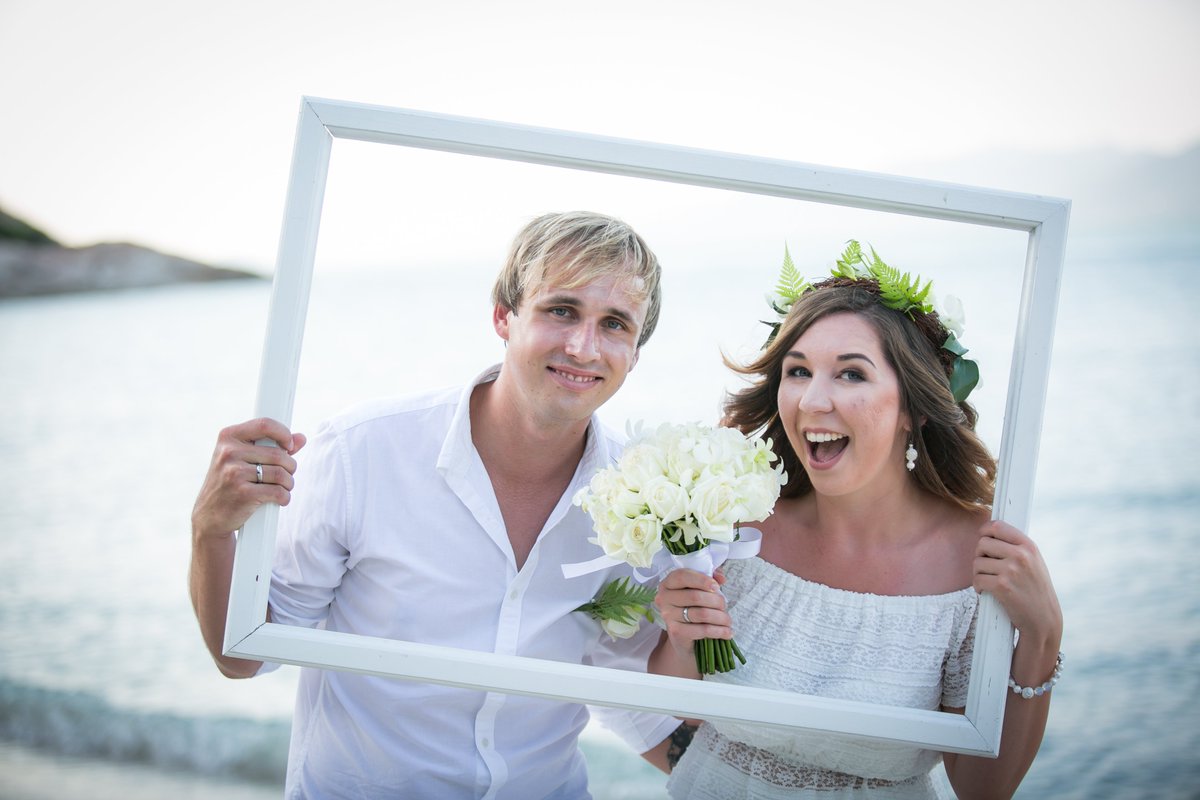 Testimonial from Lisa and Daniel from Germany! Hannah and the team made every wish come true. The make up and hair stylist did a wonderful job and we had two marvelous hours with the photographer with beautiful results. The diner on the beach was the crowning moment of the day.