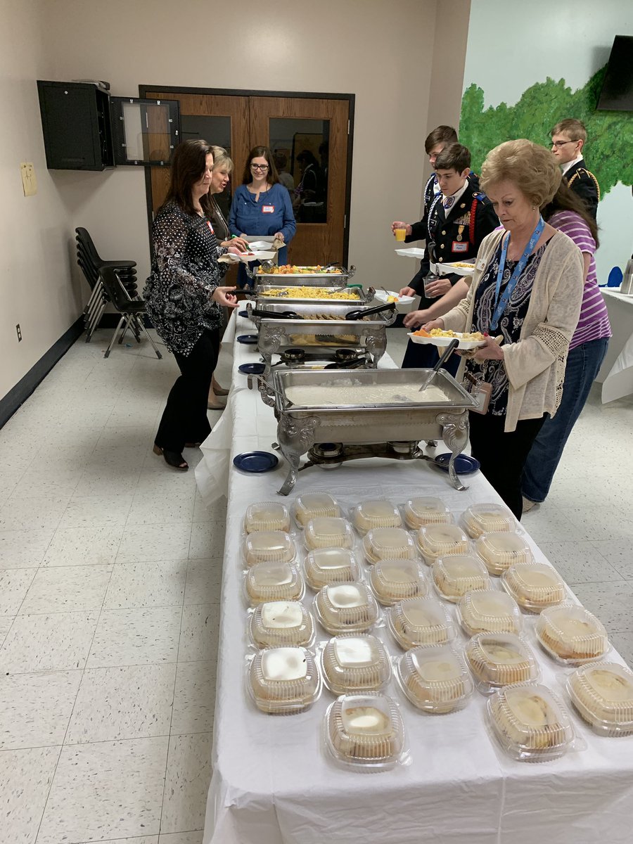 Today we thanked our volunteers, business partners, and those who’ve made an impact on Edison. It was a wonderful turnout, we are thankful we had the opportunity to show how thankful we are for those who give so much to Edison!  Our student ambassadors were such a big help!