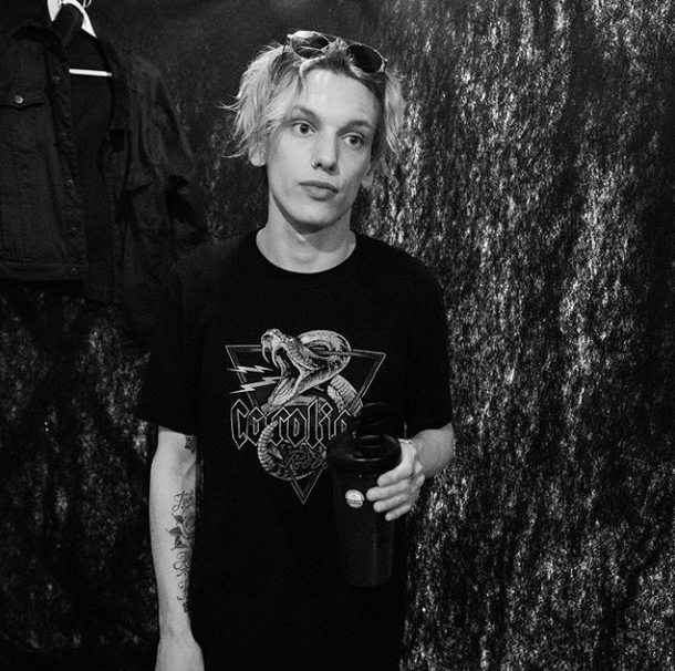 4EverJamieBower's tweet photo. Jamie Campbell Bower Instagram Update bowerjamie
"Whayya mean there's no guac left?"
📷- @underground_pho https://t.co/0cb0QasnIs