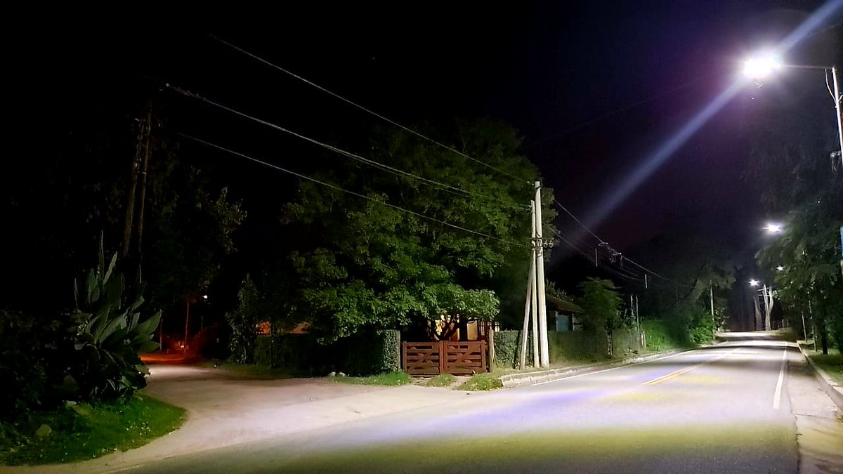 danielsalibi's tweet photo. Continuamos renovando el Alumbrado Público por #LuminariasLed en las Arterias principales de la #Ciudad
Ahora sobre Av San José de Calasanz !!
Felicitaciones al Sec @alejandpereyra y al Pnal
#SimplementeGestion
#Energia
@EpecOficial https://t.co/ZzYWSJeqYk
