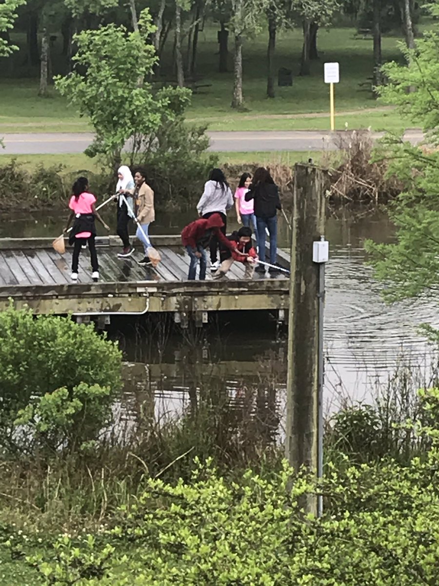 cafmbg's tweet photo. Mrs. Gary’s class are catching small fish @budewigbulldogs https://t.co/urV0VkiJMM