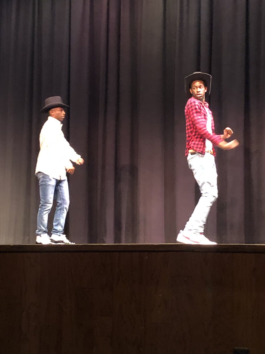 J_FlynnHHS's tweet photo. Congratulations to Brandon Guios who is Hightstown High Schools 2019 Mr. HHS winner!! Thank you to all who participated and came out to support the show!! @HHS_vinson @caguglielmo @hightstowncheer @EWRSDK12 @CoachBiondiHHS #MrHHS https://t.co/3thVXwAupd