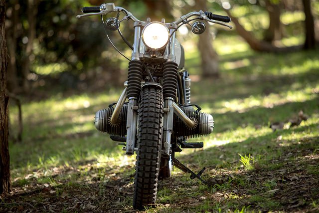 pipeburn's tweet image. BOXER REBELLION. Matt Hart’s Classic BMW R65 Scrambler pipeburn.com/home/2019/04/0… #BMW #R65 #Scrambler #Sydney #Custom #Motorcycle #Pipeburn #Classic