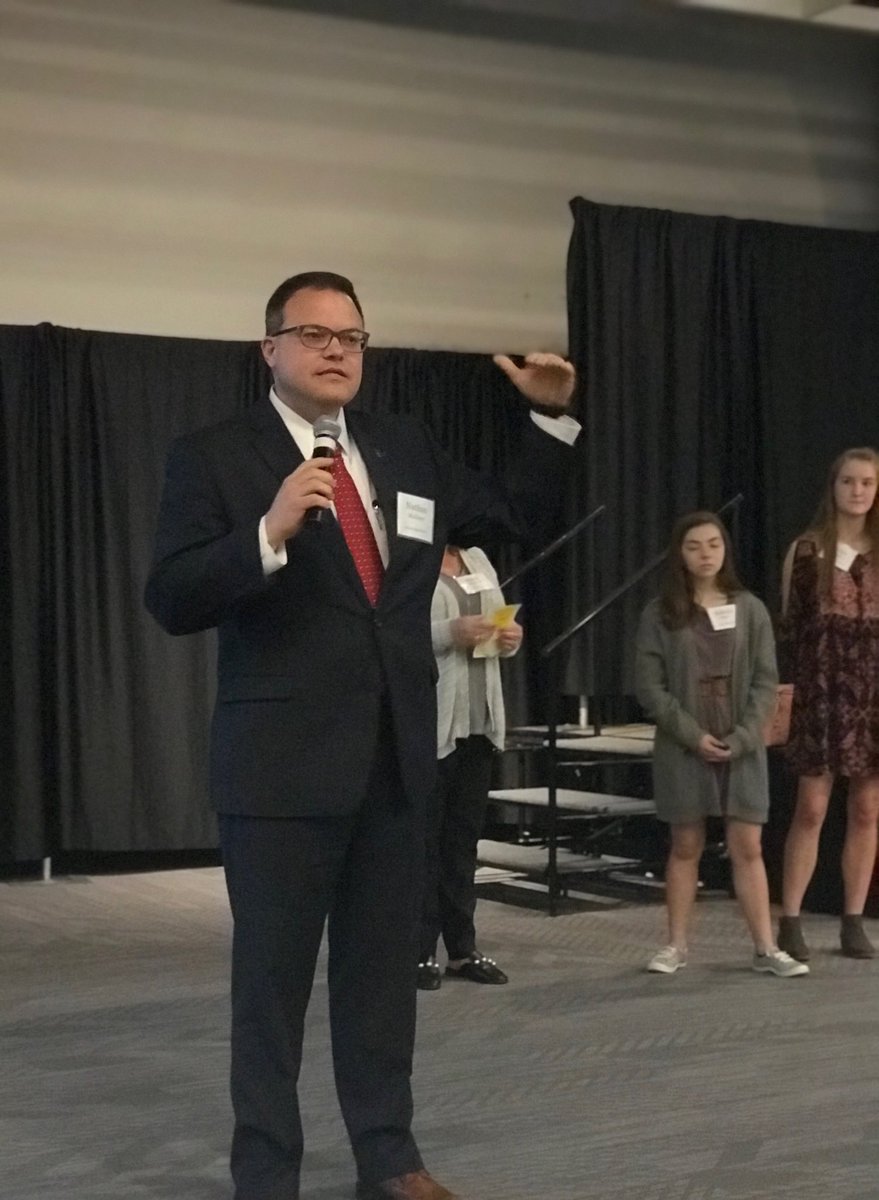 NHTOYMc's tweet photo. Civic Engagement Conference presentations by @SeamanSchools students. Great job presenting on the importance of PBL and @NationalHistory projects. #KScivics #LearningWithoutLimits #DoingHistory @ksdehq https://t.co/fZjyIQ2AyN