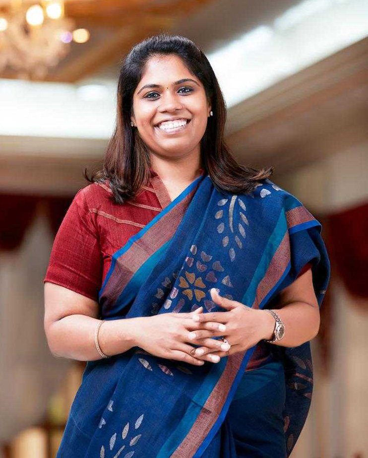 seenuramasamy's tweet photo. I adore and admire the #Anbufountion of Dr.Mariyazeena Jonson,Chancellor #Sathyabama institute of science &amp; technology,who support all over India acid victim girl students, giving them free education &amp; accommodation.God bless her.
https://t.co/qGf0f6ZFn4 https://t.co/9aFsuxVZhn