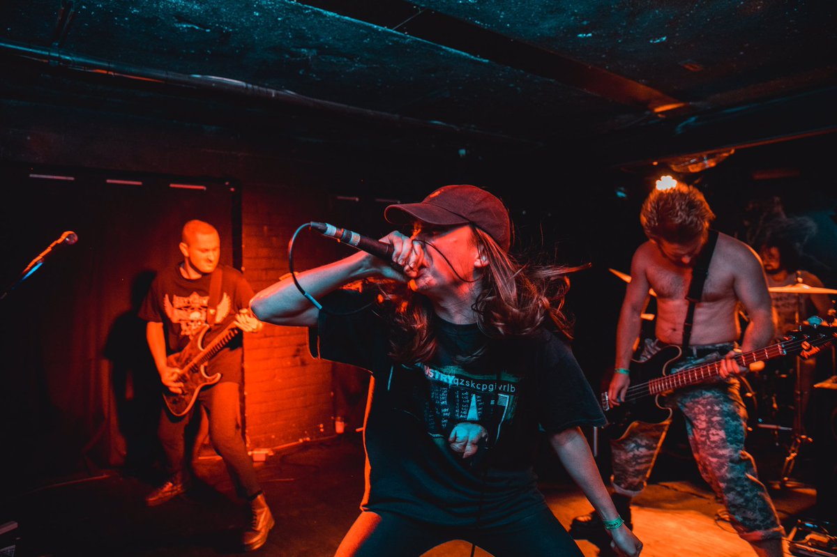 castdownhc's tweet photo. SYDNEY TONIGHT

@CrowbarSyd 
23/19
DEATH TWITCH
GVRLLS
BELLIGERENT 
DOORS AT 7PM

PHOTOS BY STEVEN COOK https://t.co/T7ISH3S3Lr