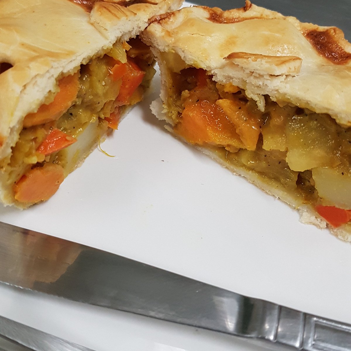 LeapingDeerFarm's tweet image. New products coming soon to #leapingdeer Vegetable curry pot pie #opensoon #2019season #bakedfromscratch #seeyousoon