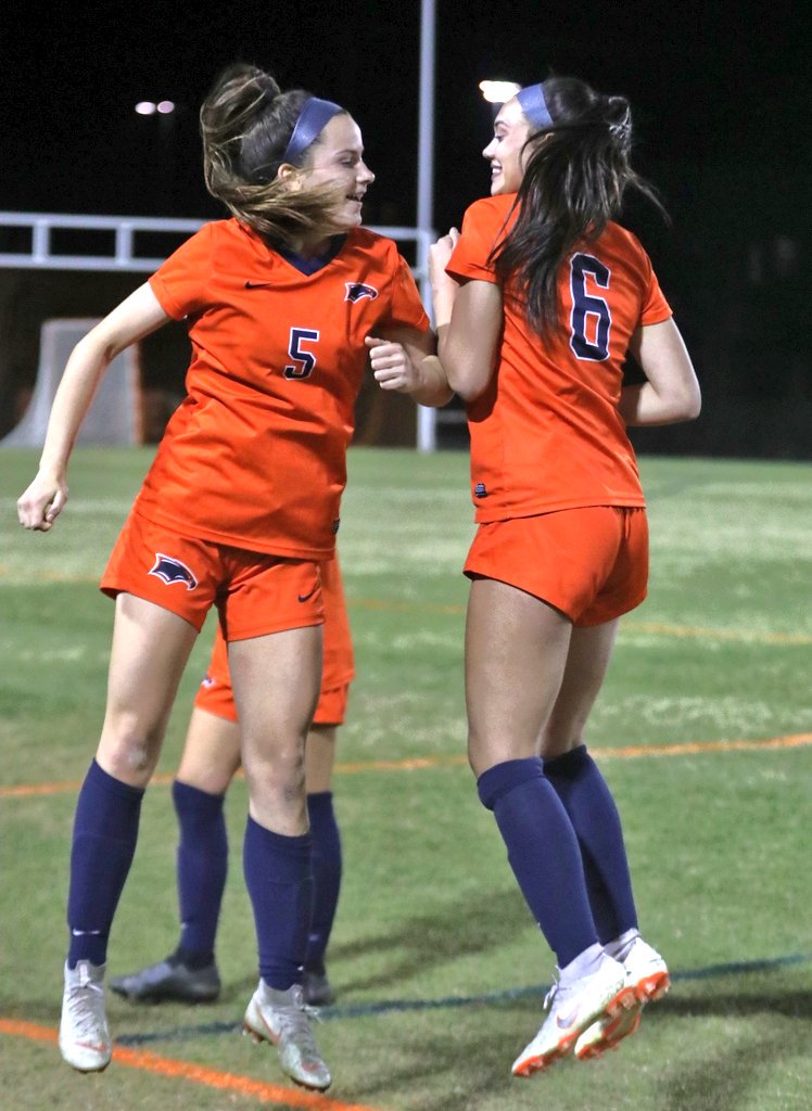 Getting ready to take the pitch vs Potomac Falls are <a href="/allieharvich/">allie harvich</a> and <a href="/sophmaltese/">Sophie Maltese</a> of the defending   <a href="/VHSL_/">VHSL Athletics</a> #Class5 champion <a href="/BWGVS/">翠</a>  <a href="/hatfieldsports/">Matthew Hatfield</a> <a href="/TheRVASportsNet/">RVA Sports Network</a>