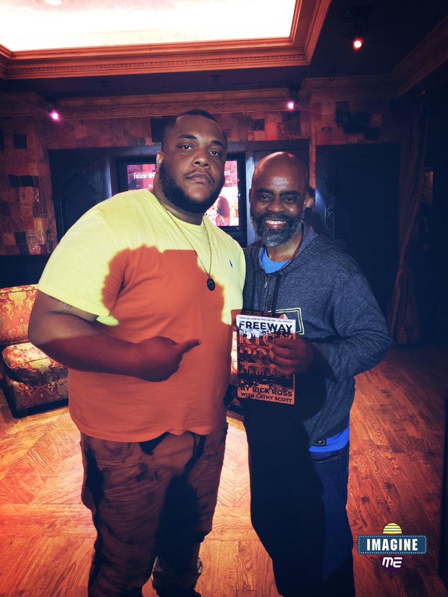 keepit_1's tweet photo. Had a chance to hear great stories from a legend and OG. This man made over half a billion dollars in the streets, now he shares his business knowledge and ways of legit hustling. Can't wait to open his new book and gain some knowledge. 
#Entrepreneurship #freewayrick #rickross https://t.co/MBy4XtkSMS