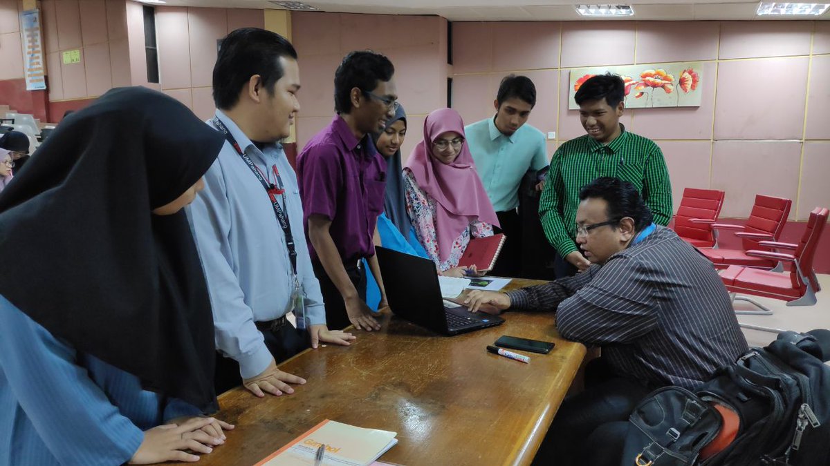 LaErudite_'s tweet photo. 》01•04•19《
Meeting with Mr.Mark regarding our activities and booth for IM Fiesta was fun and satisfying. #LaErudite #TeamKPMIM #SEM6 #SOC3533 #GameOn #BrainOn #BringItOn #GamingForGood https://t.co/rPfBkI9XGT