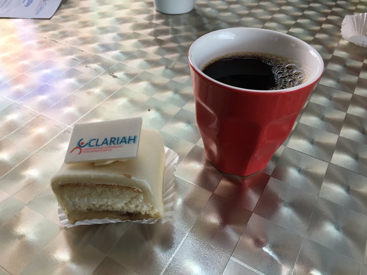 MatCoeckelbergs's tweet photo. @CLARIAH_NL toogdag met aangepaste gebakjes https://t.co/E8JAHWSqLU