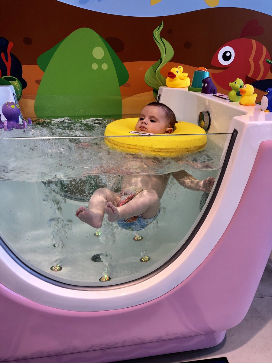 btrapote's tweet photo. Un spa para bebés @CocoBabySpa en #jerezdelafrontera que ayuda a los peques a hacer ejercicio y aliviar los temibles gases y cólicos. Se relajan y disfrutan con la sesión al estar en contacto con los papis. Oliver está encantado con la experiencia ❤️ https://t.co/5twTnfDUYB