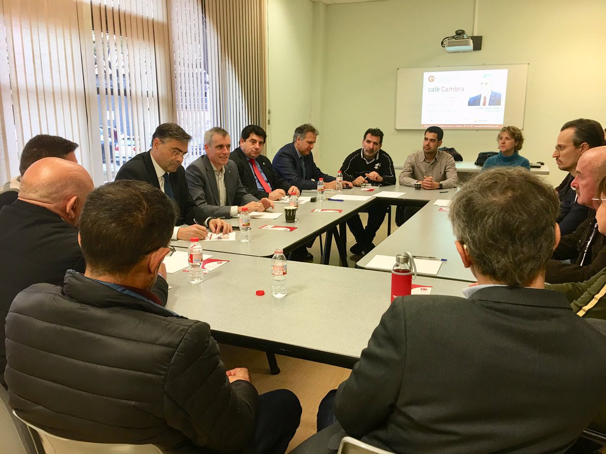 “Dinamització econòmica: buscant sinèrgies” és el titol del Cafè Cambra que esta tenint lloc en aquets moments a la seu del Consell Comarcal del Montsià, amb l’alcalde d’Amposta Adam Tomàs.