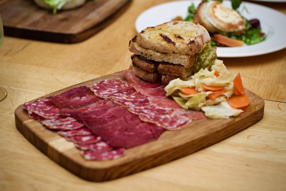 Time to relax with friends and a meaty board and wine <a href="/BistroMirey/">Bistro Mirey</a> this weekend #FridayFeeling #food #wine #relaxing #friends #colleagues #afterwork #chillin #tasty #artisanal #fulham #brunchtime <a href="/dvh_ellis/">David Ellis</a>