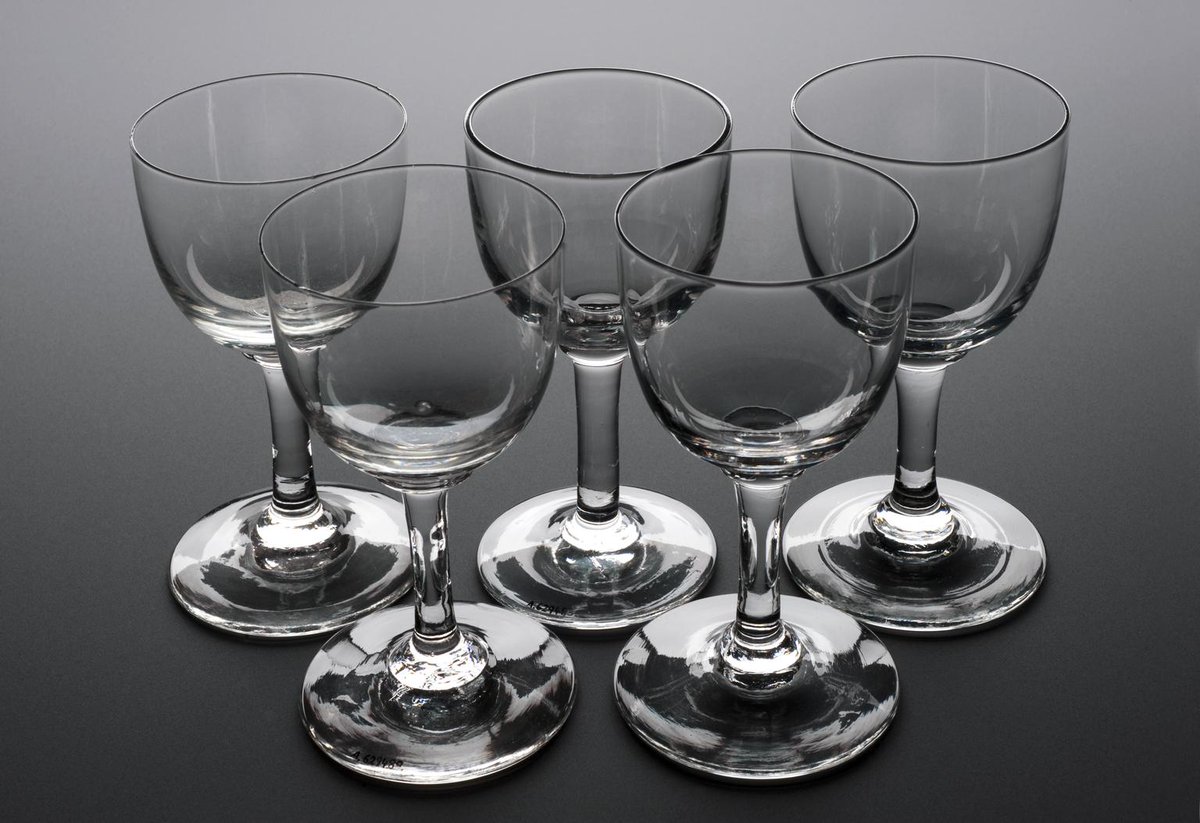 #bornthisday Joseph Lister (1804-1912) British surgeon and a pioneer of antiseptic surgery 😷 Before laboratory flasks, he may have used his own wine glasses for experiments with blood and urine so give that glass an extra rinse at a Lister party ow.ly/41tP30ogUg5 🤢🤢