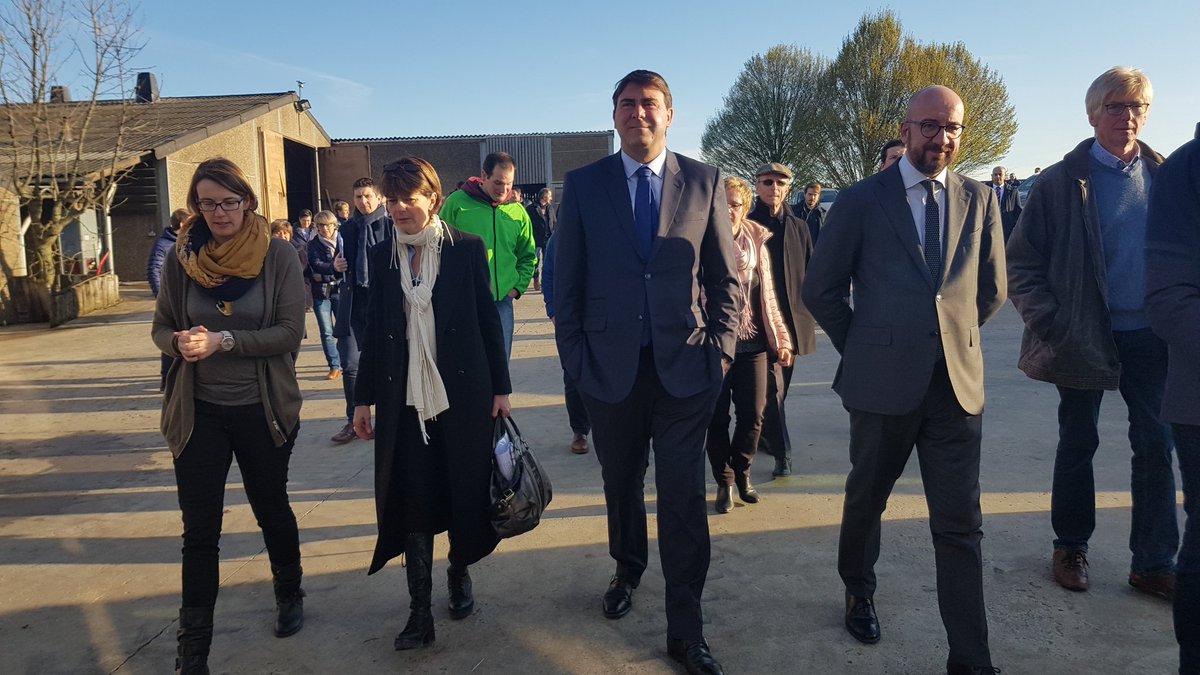 ValerieDeBue's tweet photo. Visite de l'exploitation de la famille Marchal à #OLLN pour échanger avec nos #agriculteurs qui exercent un métier dont on a besoin tous les jours et qui méritent qu'on se batte pour leur garantir des moyens à la hauteur des nécessités. @MR_officiel https://t.co/hcvYpkrkT5