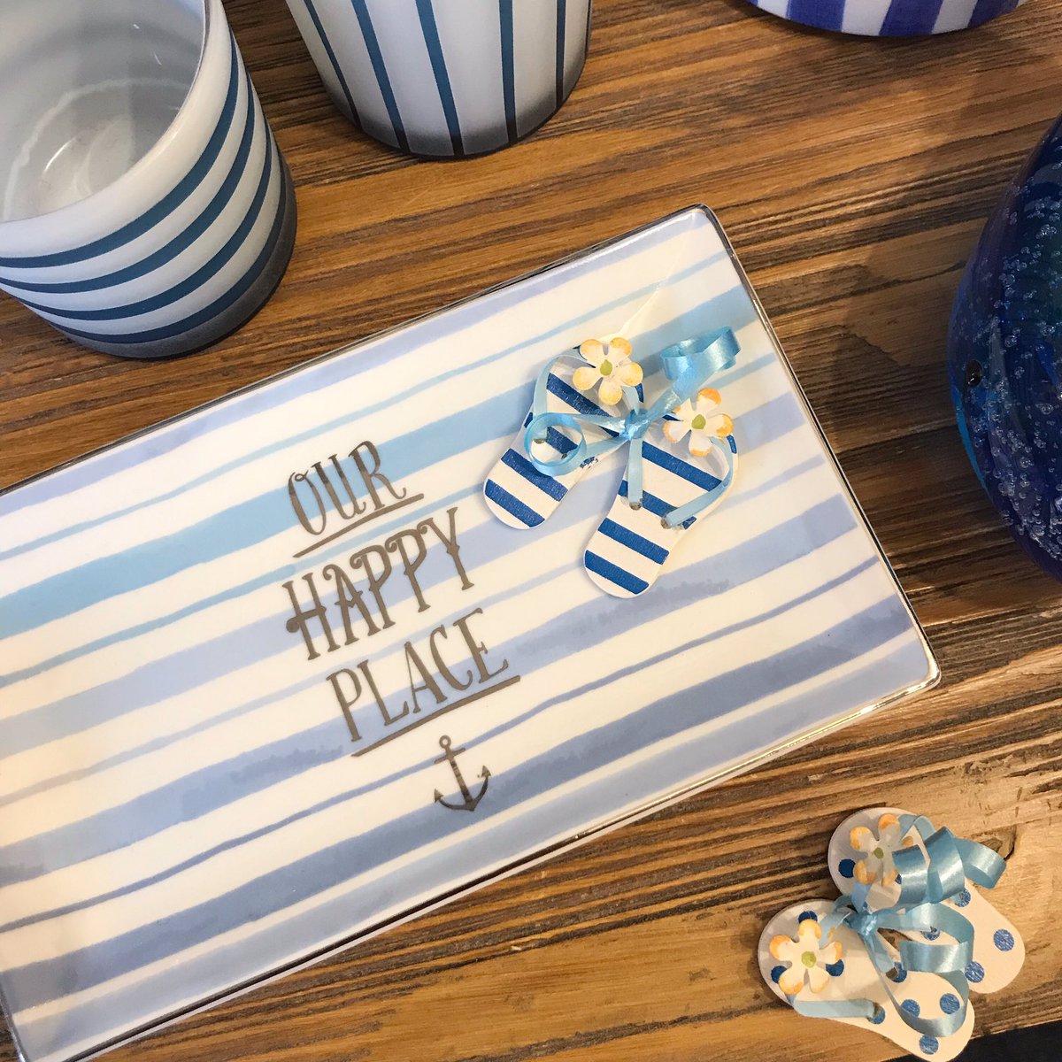 m_meringue's tweet image. Even though it’s ‘work’, Marmalade Meringue is definitely one of our happy places and Cornwall is probably the other! 😆 Where’s your #happyplace? We are just loving this #keydish, oh and the teeny tiny #flipflops are just adorable!!! 💙

#work #shoplife #cornwall #nautical #gift