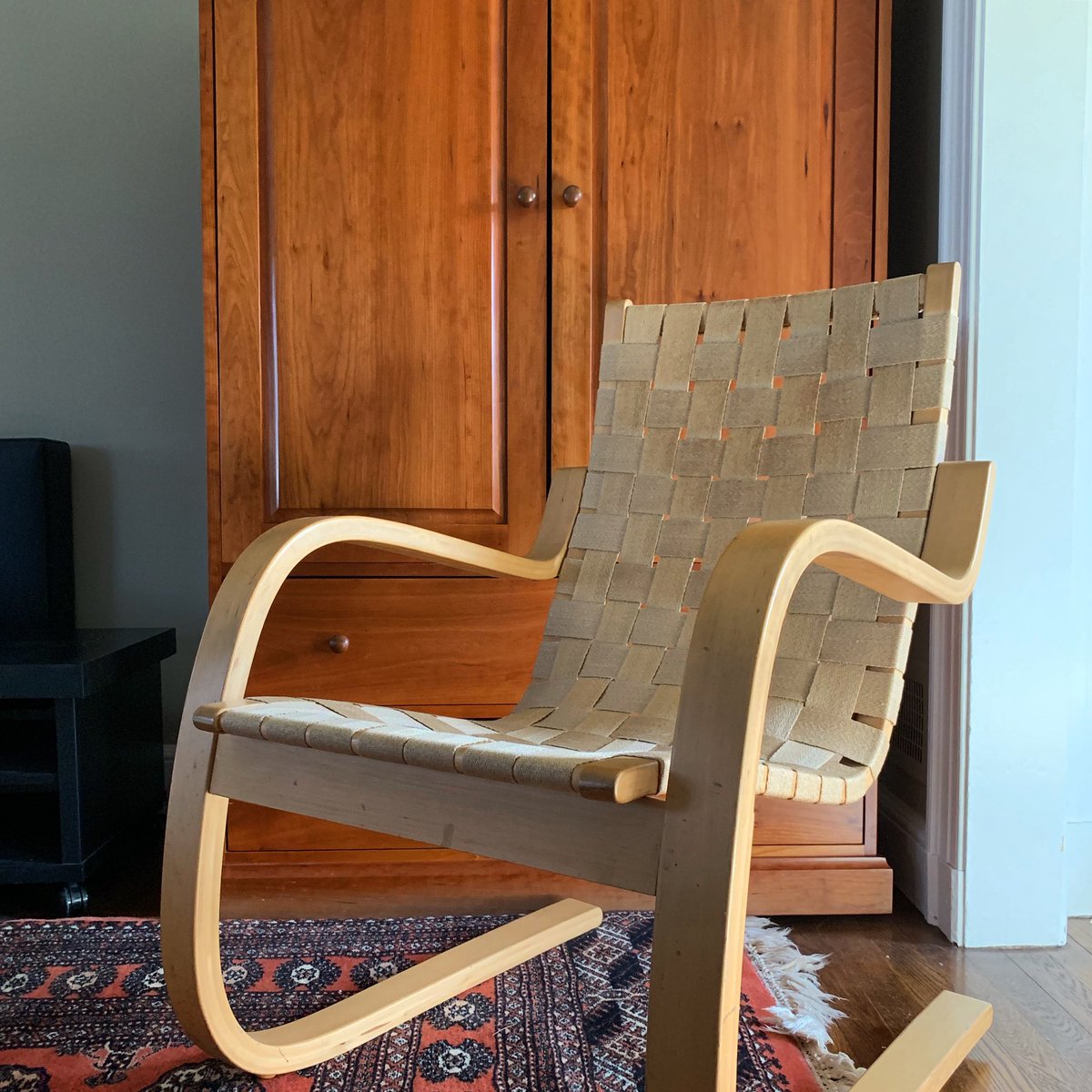HuntEstateSales's tweet photo. Referred to as the ‘pension chair’ because it allows the user to be in a state of retirement. Why not go #estatesailing THIS Sunday, 4/7, in Brookline!
.
.
#alvaraalto #alvaraaltosecondnature #estatesalefinds #brooklinema #huntestatesales #happyhunting https://t.co/vzAEHnYeK1