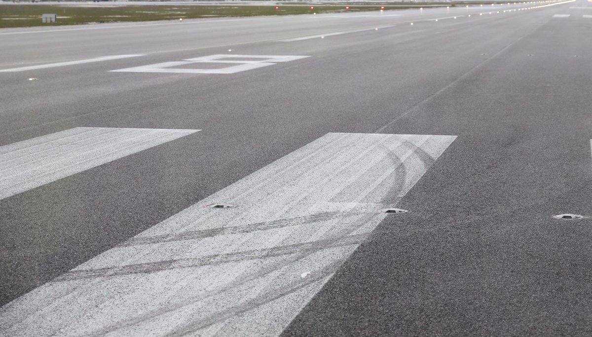 Mērsraga novada pašvaldība rīko izsoli pašvaldībai piederošai kustamajai mantai - lidlauka skrejceļu betona plāksnes. vestnesis.lv/op/2019/69.IZ30 #izsole <a href="/MNovads/">Mērsraga novads</a>