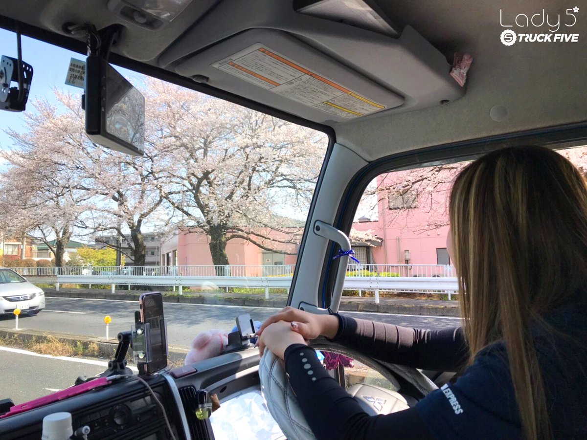 Truck Lady5 トラックレディーゴ No Twitter 2トンで群馬から埼玉 東京 千葉 神奈川を走っています もともと運転が好きなのと女性ドライバーを見てかっこいいなと思って始めました いずれはもっと大きいトラックに乗りたいと思っています Fusotruck Truck Lady5 トラックレディーゴ No Twitter 2トンで群馬から埼玉 東京 千葉 神奈川を走っています もともと運転が好きなのと女性ドライバーを見てかっこいいなと思って始めました いずれはもっと大きいトラックに乗りたいと思っています Fusotruck