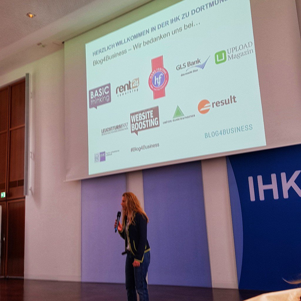 Daniela Sprung aka @bloggerabc und ihre tolles KonferenzCamp in #dortmund. Auch wir sagen danke den Sponsoren, die Daniela unterstützen - und damit uns alle!
#blog4business