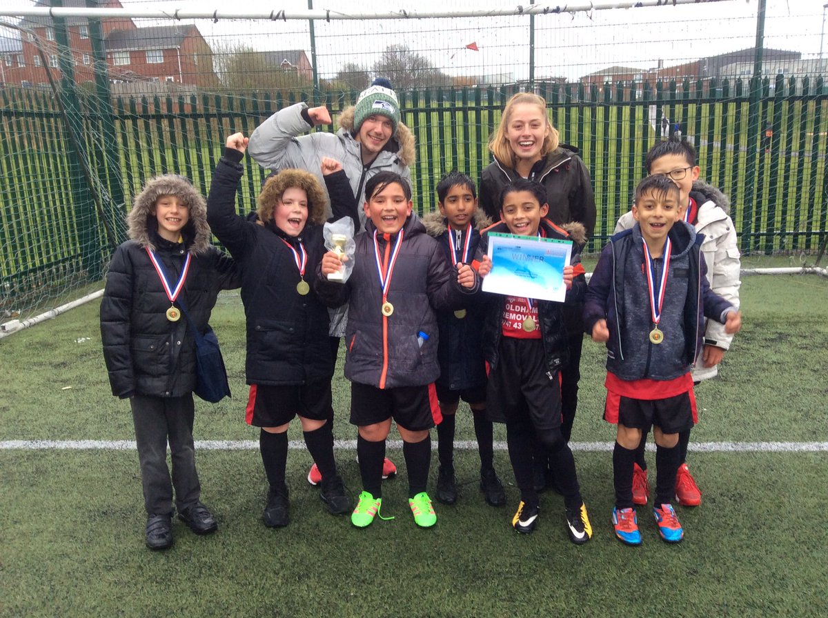 BroadfieldSchoo's tweet photo. Congratulations to the tag rugby team who played at the finals last night. The team had lost two players however this didnβt stop them from bringing the trophy home !! 1st Place ππ₯ https://t.co/LwzlyY8fVS