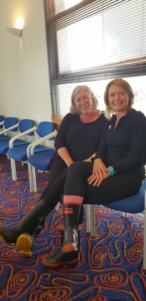 LisaPayne0's tweet photo. @Lewisridge_Farm @goaheadfarms @rmcintyre007 @MooreBnmoore @joluxx @DamienOConnorMP @ktmilne6 @KarenWi71 @FedFarmers Angela (civil defence)  and I .... #GumbootFriday buddies ... #iamhope https://t.co/rzRgSn805s