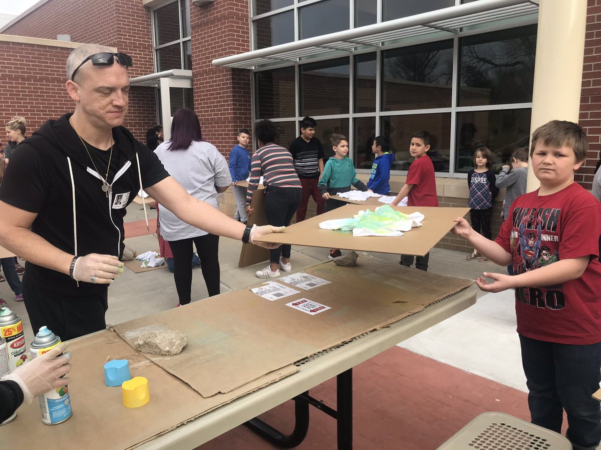 EndersLeaders's tweet photo. Thank you parents and grandparents for helping create our Family Group t-shirts. #WPSProud https://t.co/V5Ih3mpuhB