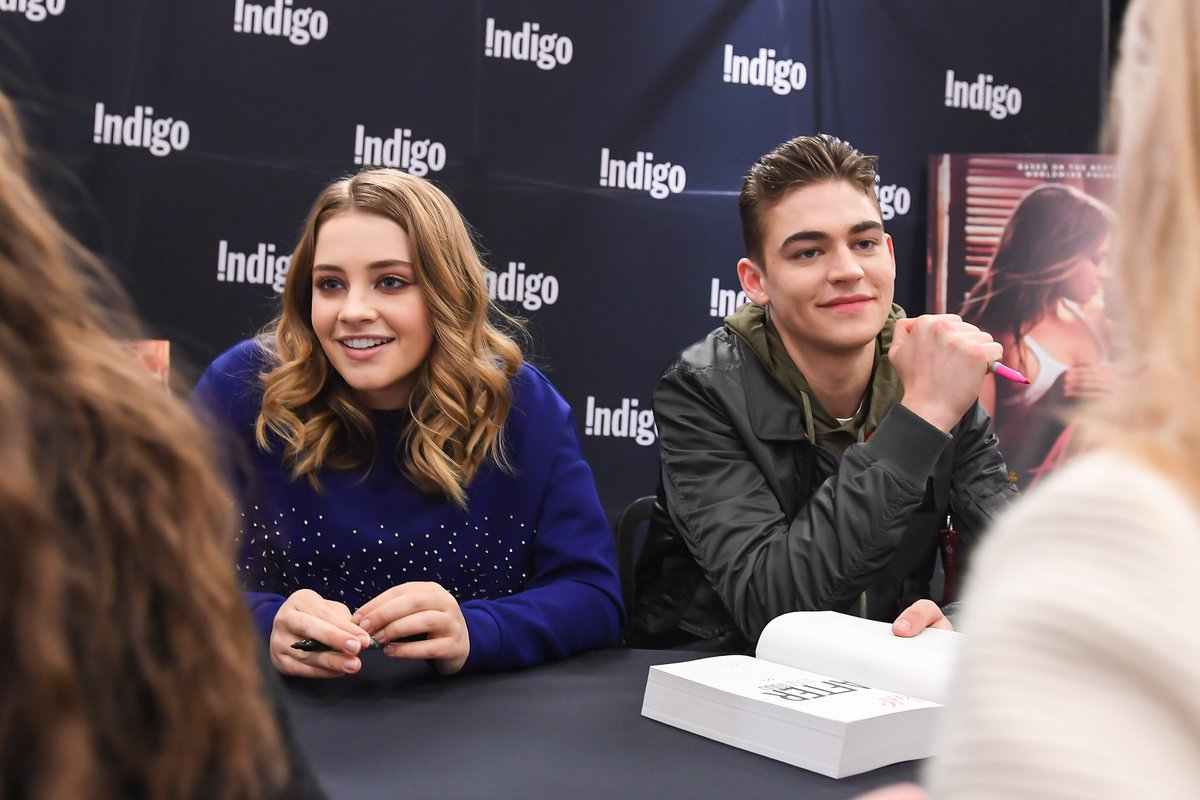 HFTGallery's tweet photo. Hero, Josephine Langford e Anna Todd durante a Sessão de Autógrafos na Indigo Yorkdale em Toronto, Canadá, ontem (04). https://t.co/1vqNFn3hBP