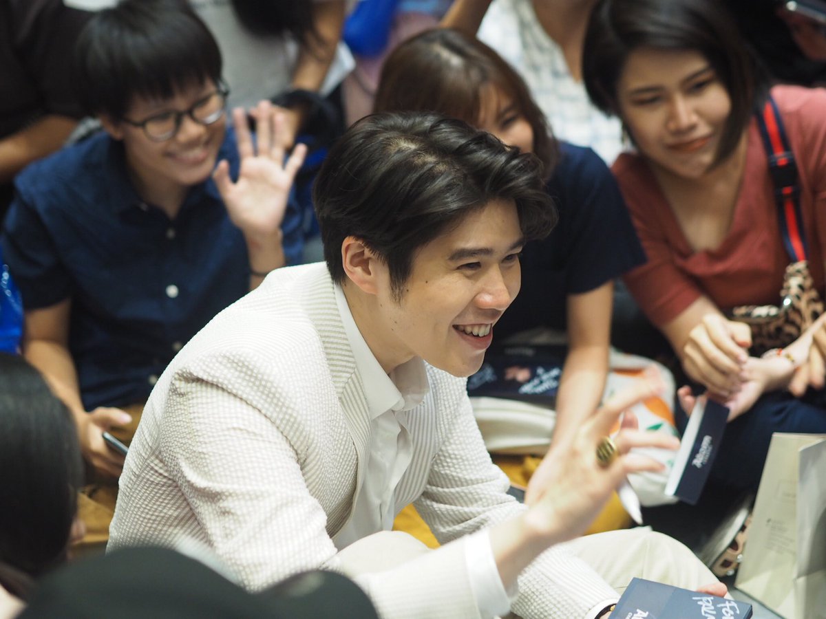 withatom1512's tweet photo. #HallOfFan #ช่วงนี้ขอหอม ดีใจจ มีคนรักแล้วก็มาดูคุณเยอะมากๆ เสียงตอบรับส่วนใหญ่ก็มีแต่ประทับใจ เป็นคอนที่เรารักคอนนึงเลยล่ะ รอฟัง EP album ที่จะออกในปีนี้ แล้วก็คอนใหญ่ของคุณน้าา จะสนับสนุนแบบนี้ไปเรื่อยๆแหละ รักกกฮ์ 💋💙 ส่งกำลังใจให้ ปิ้วววว 🥰🤘🏼
#อะตอมชนกันต์ #Atomoatom https://t.co/FpjTUcTApK