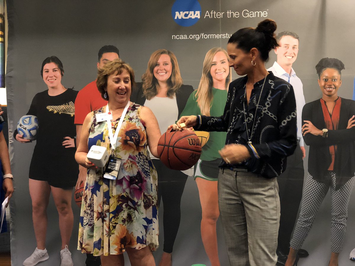 MissyWest25's tweet photo. Tonight @CSHealy20 presented at the @NCAA networking event at the @WFinalFour. She discussed the #orcaleadership principles (opporunity, resilience, contribution & accountability) in the transitioning from college athletics to a professional career. Fantastic message! https://t.co/gkqLkhKMgm