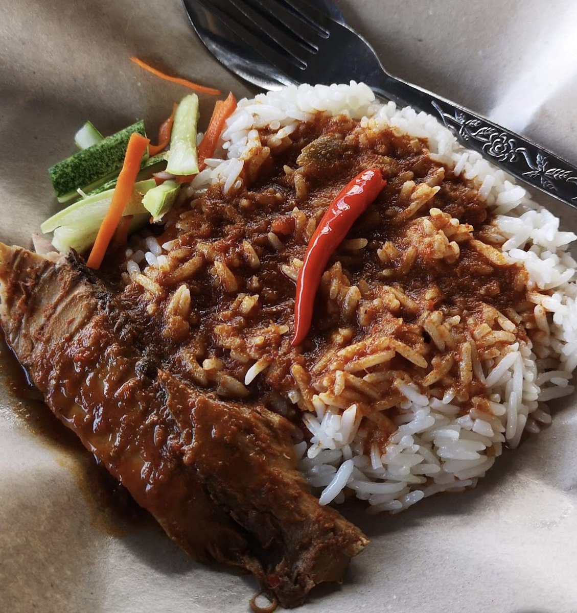 Nasi Dagang Warisan, Kuala Terengganu(Breakfast)Kedai ni buka pukul 9pagi sampai habis. Nasi dagang diorang sedap + ikan besau nauuu. : Google #TernakLemakBersamaSaroh