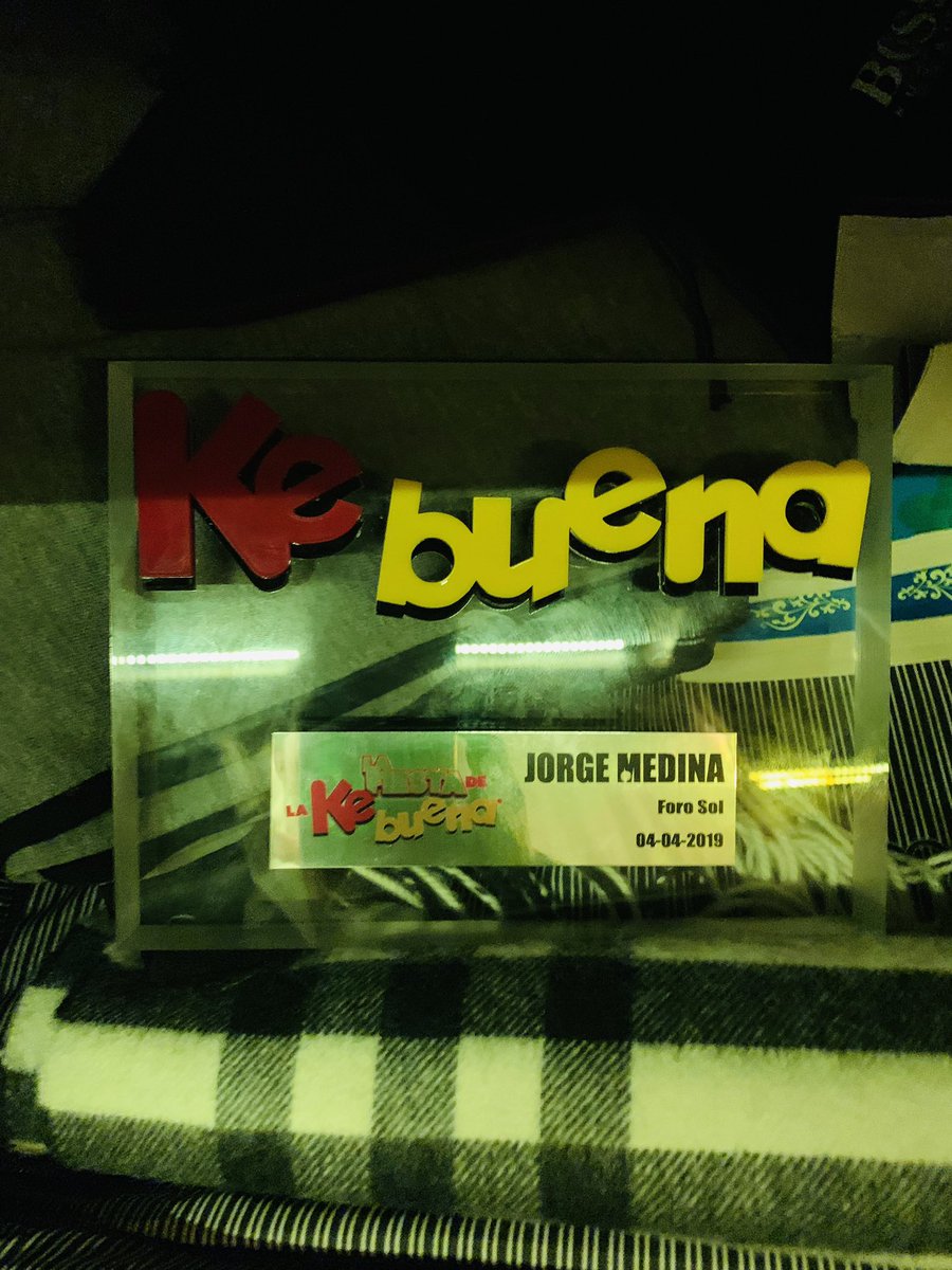 j_medina37's tweet photo. gracias!!!!🙏a todo el equipo de @kebuena @pollokebuena @roxanasolerardilla @mamuchopadilla a tantos y tantos fans esta noche por hacerme sentir querido..por recordar y por cantar TODO.guardado en mi corazon y disfrutando esta nueva etapa de mi vida profesional.Dios los bendiga🙏 https://t.co/Fx9ogDYXUT