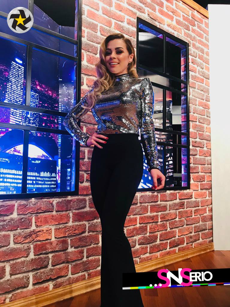 multimediostv's tweet photo. ¿Cuántos RT para la bella @gabyramiirezz? invitada en #SNSerio  😉✌

En vivo ➡ https://t.co/cFXwtMmio4 https://t.co/KngbDuZ4v8