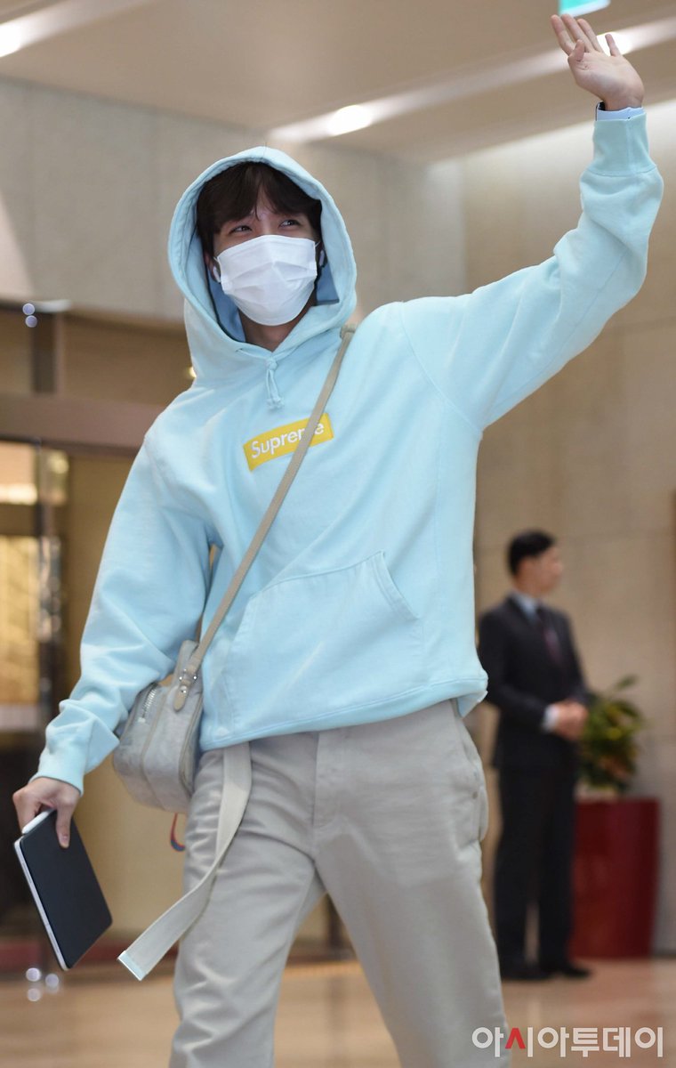 10003800 tweet media