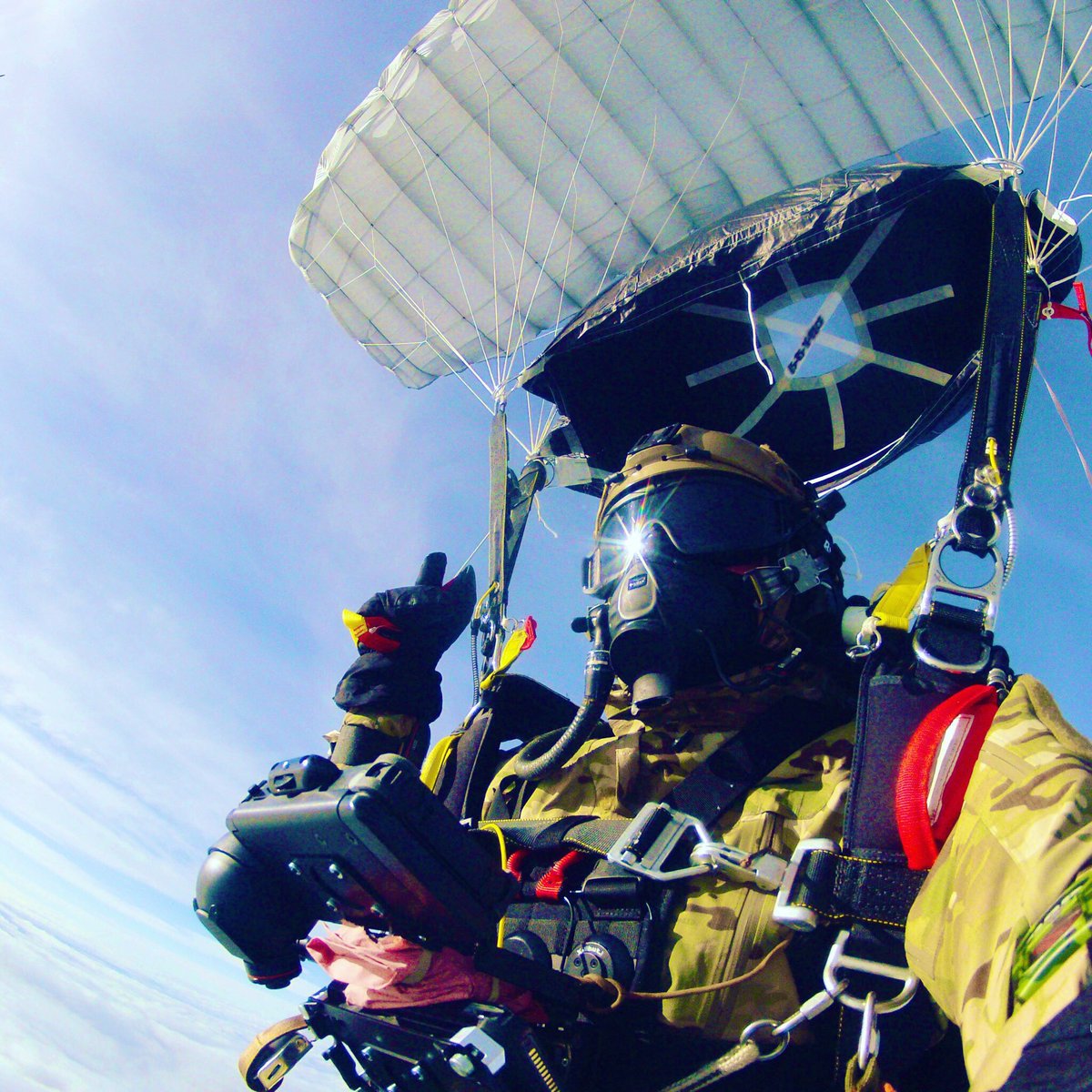 FL250 HAHO jump with ULMER AÉRONAUTIQUE oxygen systems.
#ulmeraeronautique #vhapos #specialforces #hahohalo #upos #upom #mssafety #xshut #cypresaad #skylink #mmist #mms420 #phantomcanopy