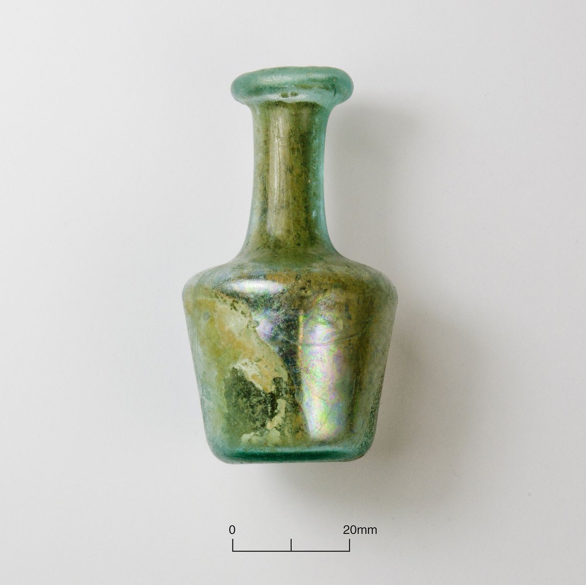 This beautiful, pearlescent, perfume bottle was found in the burial of a #Roman #Gloucester resident, resting near her head. Its lustrous appearance and unusual shape suggest it is an import, potentially from Paris.
#Chic #FridayFind #Archaeology #CASiteTeam