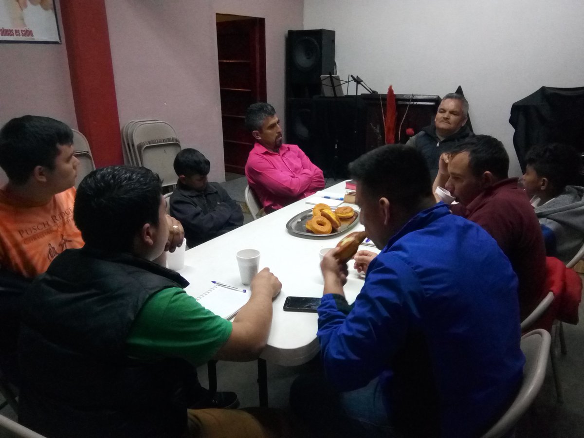 juanlp62's tweet photo. Es una alegría ver como este grupo de hombres sigue creciendo! Seguimos orando para que cada día seamos más! #LaCasaDelAlfarero #CTSCROC #Nogales #Discipulos https://t.co/lKGcrMzypb
