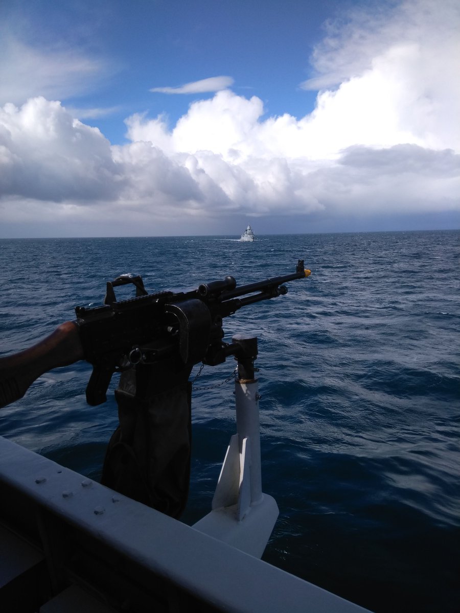 Comd_F930_LEOP's tweet image. Exercise with German frigate Hamburg in the @FOST areas. #WarfareTraining @TheBelgianNavy #Sarc4