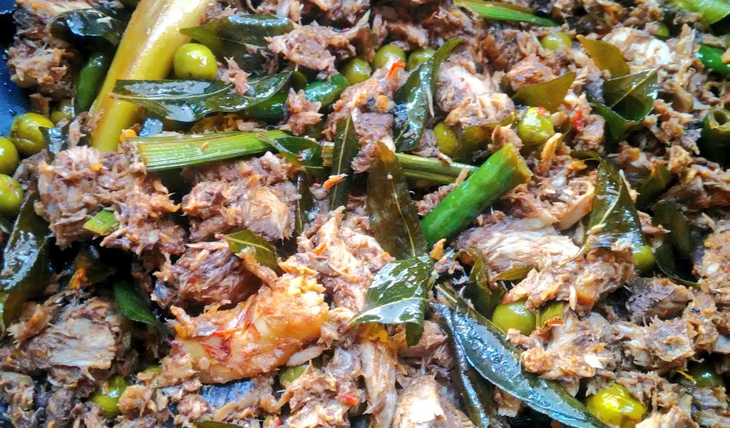 Menu siang ini masak Ikan Keumamah, karena masih punya boh rimbang jadi di mix dg keumamah, kebetulan saya suka dg buah ini utk di masakan. #JumatBerkah