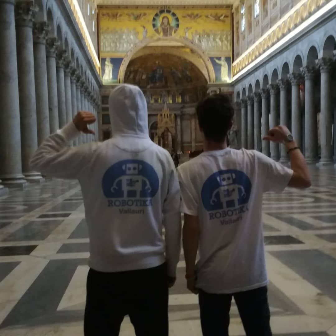 RoboVallauri's tweet photo. #romecup2019 - Day 3: SIAMO IN FINALE nella #explorersenior!! Tutte le fatiche di un anno, oggi svaniscono per scrivere una nuova pagina nella breve, ma ricca storia del team #RoboVallauri. 
È che prima finale #senior sia. 
#Campidoglio stiamo arrivando!!
#rome #roma #campidoglio https://t.co/rK4oGtxhic