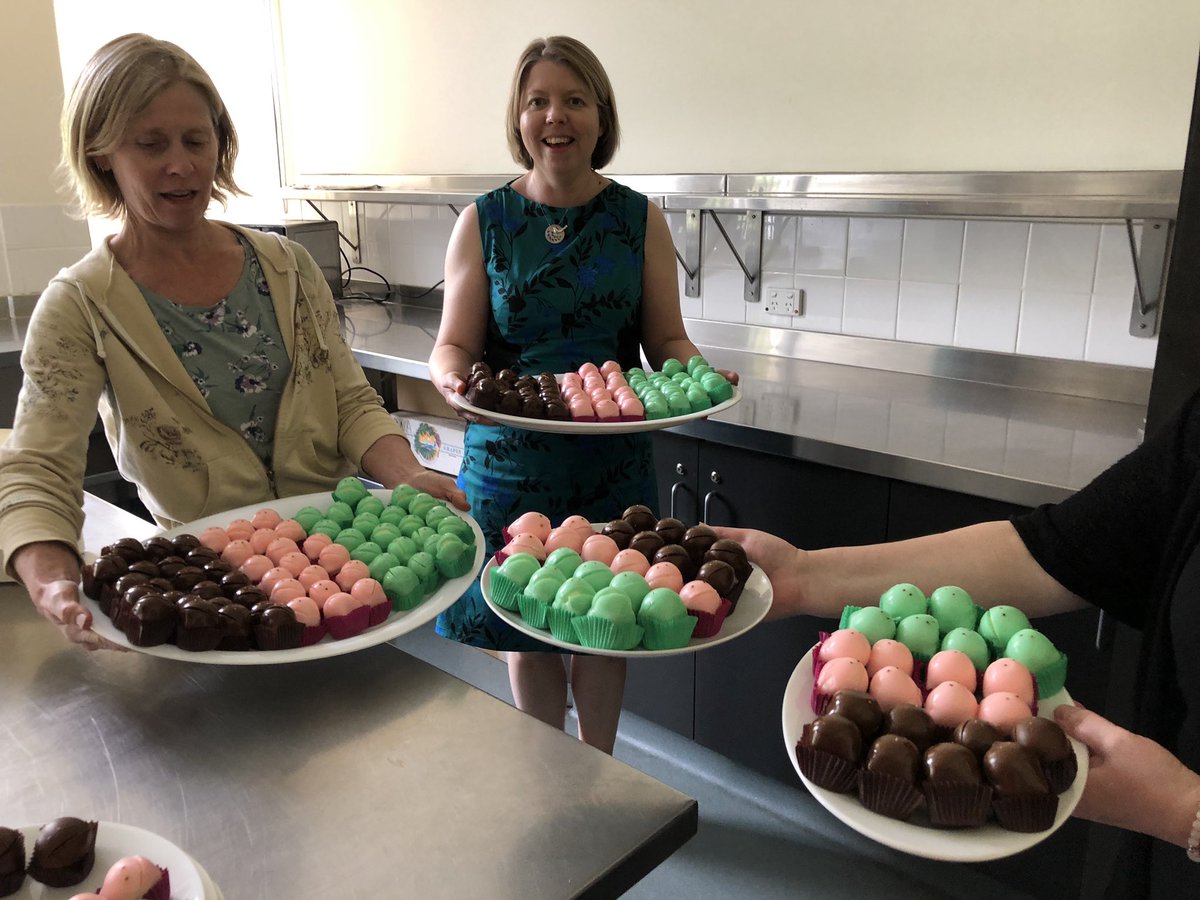 HistorySA's tweet photo. Ok noW the @historyfestival team are *really* getting excited! #BalfoursBakery #frogcakes https://t.co/gYs3x36X6c