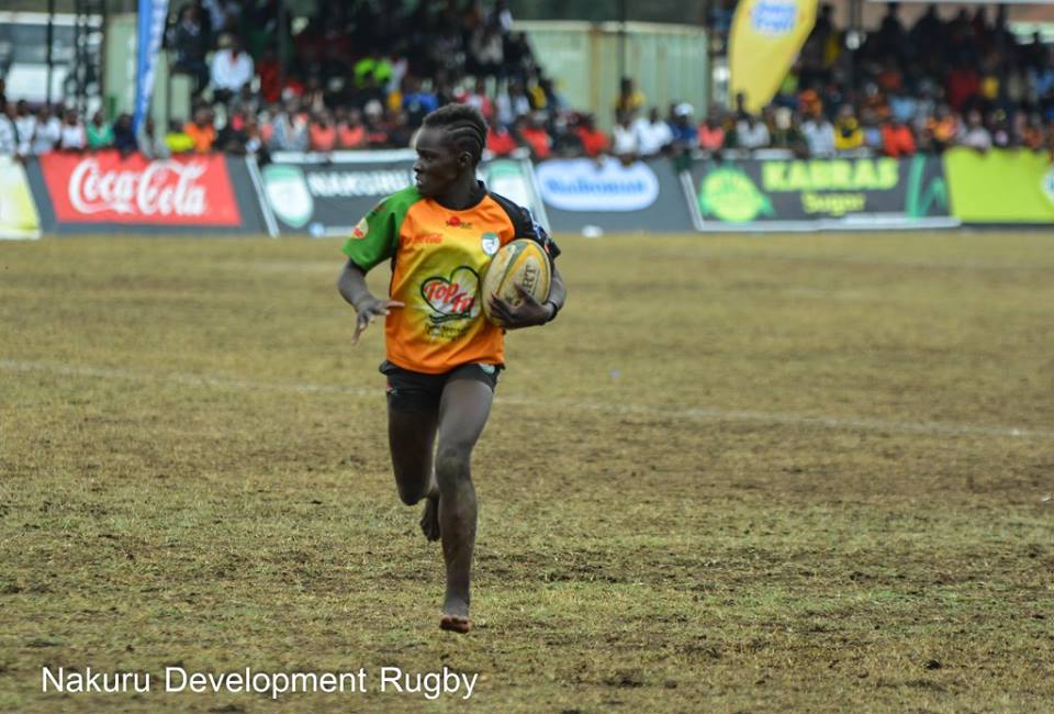 EricNjiiru's tweet photo. Pic 1: Grace Adhiambo playing for Nakuru development in 2015
Pic 2: Grace doing her thing for Kenya 7s at Hong Kong 7s in 2019.
GRIT! 
#Kenya7s #HongKong7s @brettgosper @robvickerman https://t.co/r05S3AD2J8