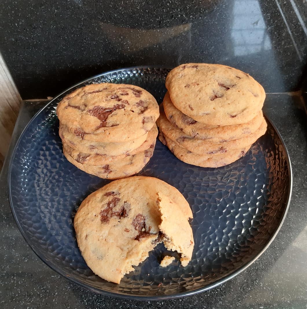 magwizacakes's tweet photo. Giant Choco Chunk Cookies #cookies #chocochunk #Giant #oneisenough #homemade https://t.co/Cv9KkfSOI9