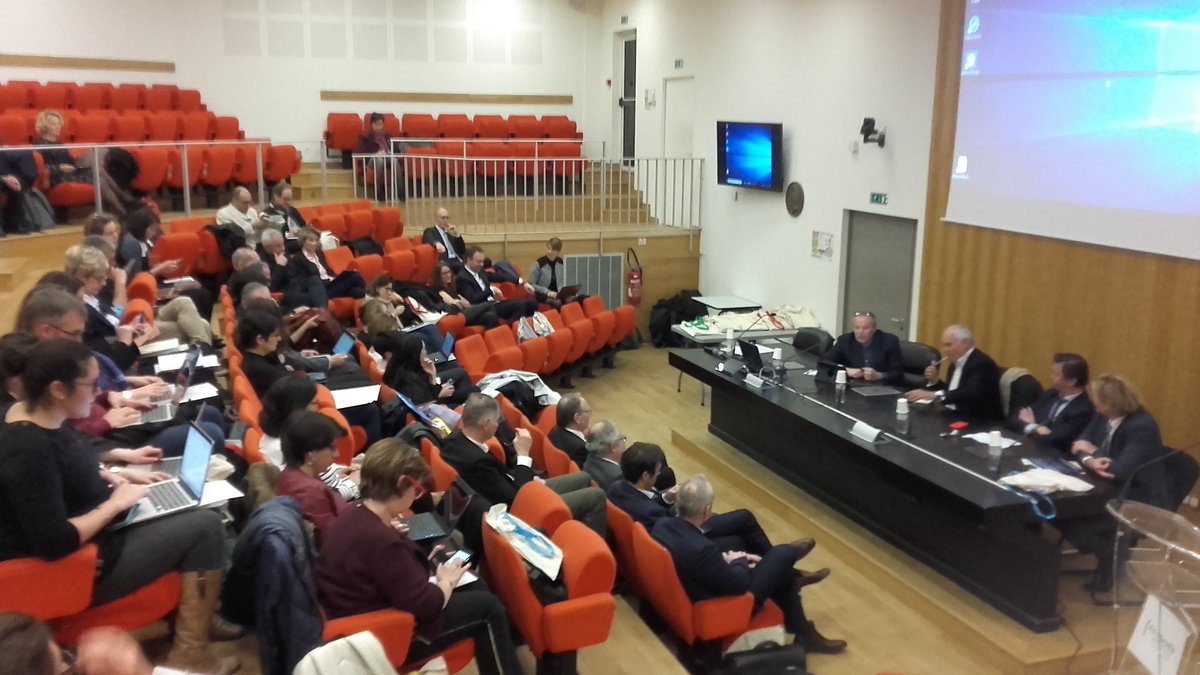 ARCES_News's tweet photo. Journée avec l'@AssoDGS le grand témoin #HuguesParant #DG Euro-méditerranée anc #préfet #PACA merci à @univamu de nous accueillir 😊👍 https://t.co/6aAlzPNusl