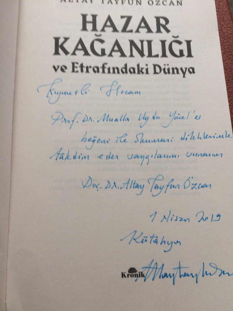 Türk tarihçilerinin kaleminde kendisine çok az yer bulan Hazar Kağanlığının tarihine yayımladığı eseri ile hak ettiği yeri vermeye çalışan sevgili Altay’ı kutluyor, nazik davranışı için çok teşekkür ediyor ve başarılarının devamını diliyorum.@legiunculae <a href="/KronikKitap/">Kronik Kitap</a>