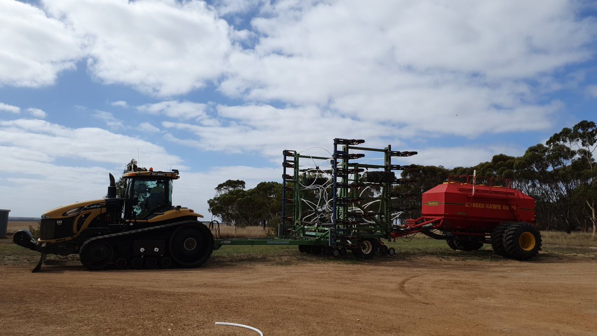 carmy_gee's tweet image. Certainly is an odd combination. #plant19 #seedhawk #rootboot