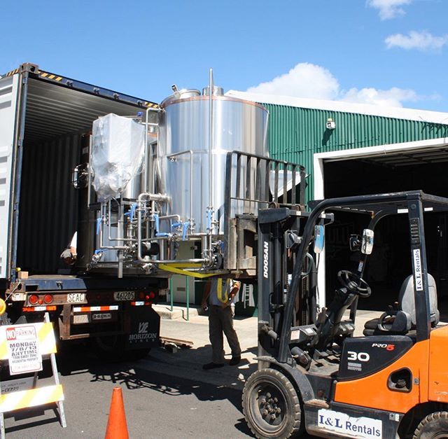 HonoluluBeer's tweet photo. #tbt to over 5 years ago! Our Brewhouse seeing the beautiful Hawaiian sunshine for the first time ! #HonoluluBeer #ourkakaako #5yearsofbeer #HonoluluBeerworks #Oahubrewed #Oahucanned #Kakaako #Honolulu #Supportyourlocalbrewery #HIbeer #BrewHI #drinklocal… https://t.co/VhI6mCAXFT https://t.co/dVKnLQKJzA