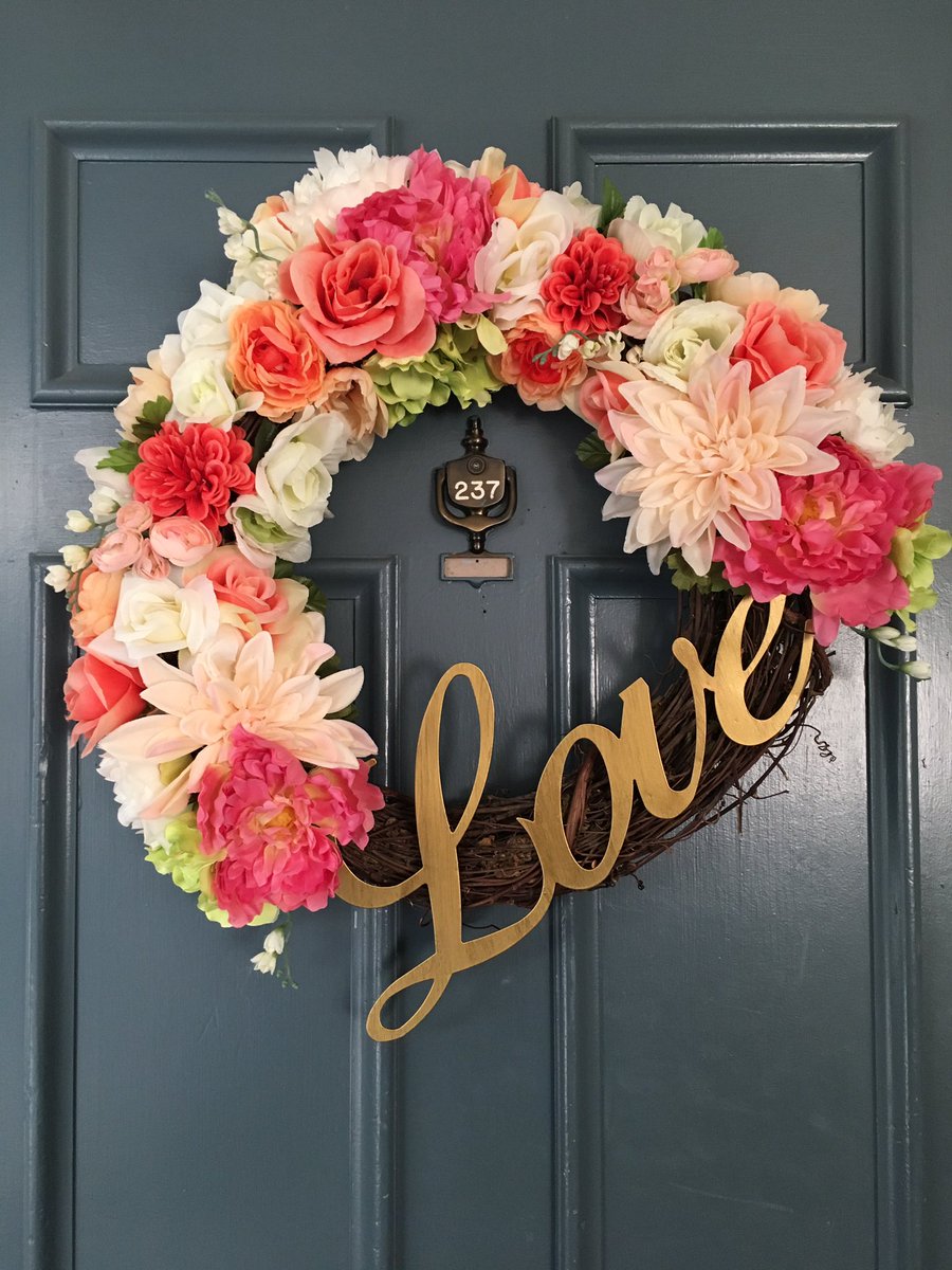 bclackey75's tweet photo. Spring/Summer wreath. #craft #handmade #flowers #etsy #4thDimensionDesign #wreath https://t.co/rAgpSEqPIC