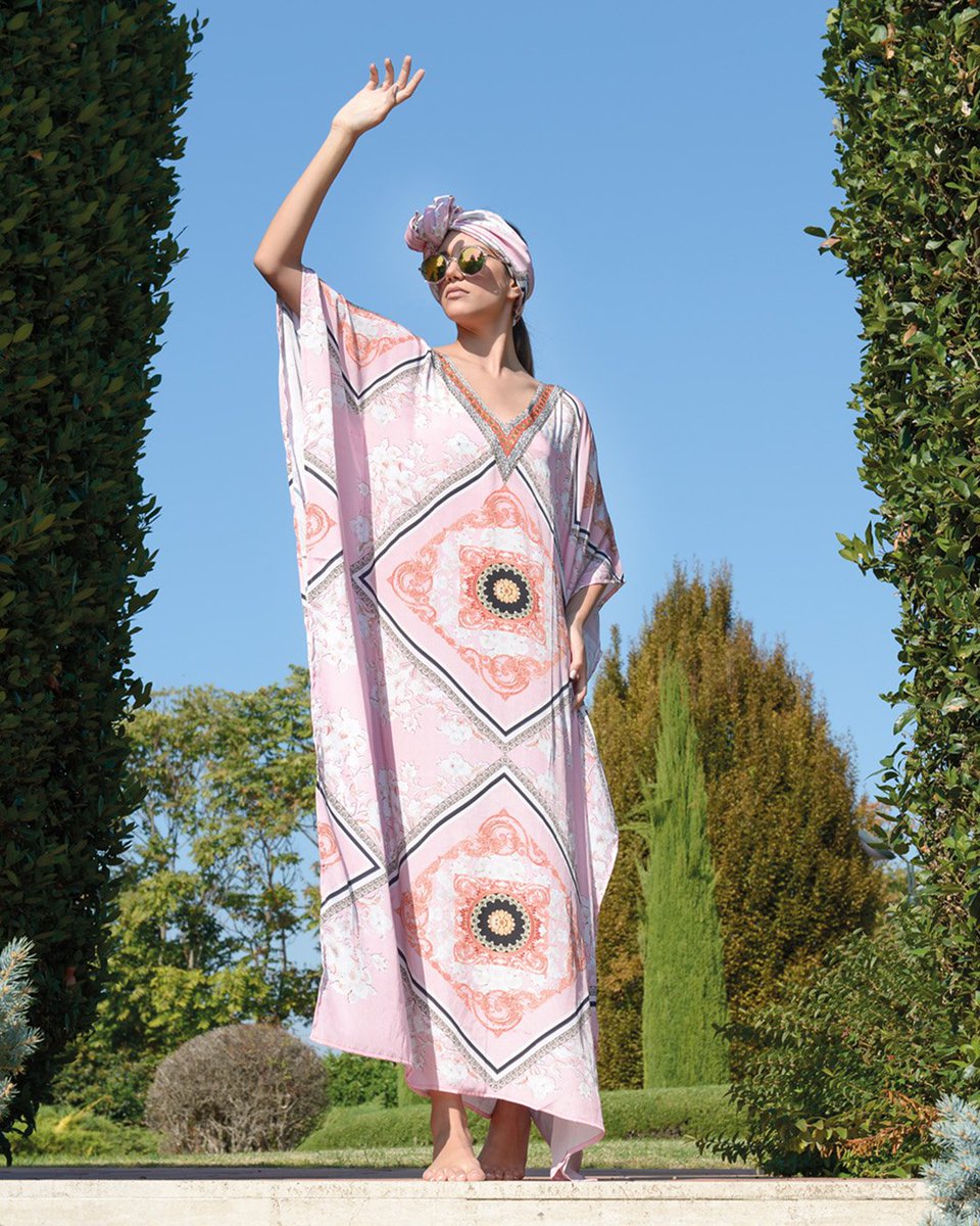 Diva in all her glory!
New collection coming soon.
Stay tuned at ble-shop.com
#bleresortcollection #bleSS2019collection #caftan #accessories #sunglasses #resortstyle #summerstyle #geometricshapes #holidayessentials #resortwear #summervibes
